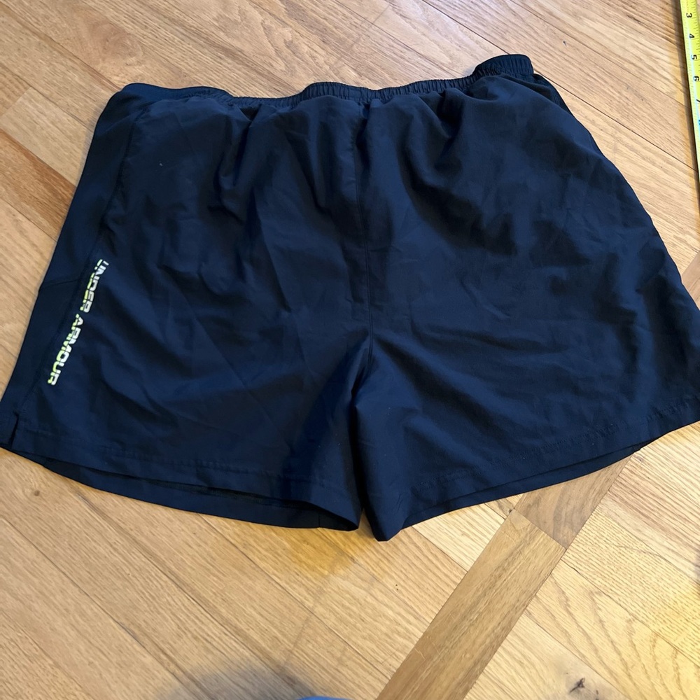 Men's Size 2XL Under Armour Black HeatGear Shorts Inner Mesh Workout/Running GUC - Picture 8 of 8
